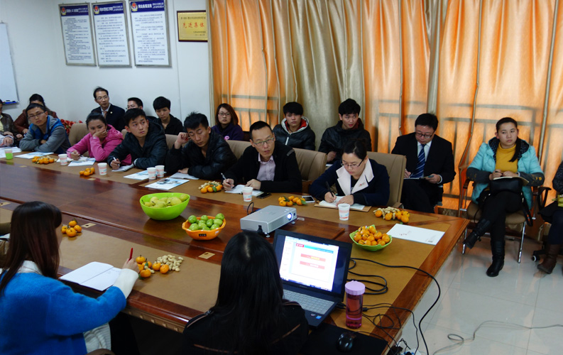 天度第四屆客戶(hù)沙龍及網(wǎng)絡(luò )營(yíng)銷(xiāo)分享會(huì )于2013年10月23日舉行，30余家客戶(hù)參加了本次沙龍和講座，并給予高度贊許和認可。事實(shí)證明，天度在不斷強化產(chǎn)品和服務(wù)品質(zhì)的同時(shí)，我們還持續不斷加強對客戶(hù)網(wǎng)站運營(yíng)和營(yíng)銷(xiāo)推廣上的支持。選擇天度，就是選擇了一條通往新媒體營(yíng)銷(xiāo)和電子商務(wù)的捷徑。